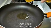 这才是口蘑最好吃的做法，加点肉片简单一炒，鲜香味美特下饭
