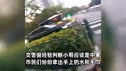 外卖小哥中暑晕倒，担心治疗费用不愿去医院，交警：没钱我给你垫