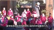 老师要求咬人学生当众道歉，遭家长起诉索赔2万，法院：驳回