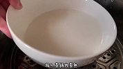 今天分享一款饭后小甜点花生芝麻糯米丸子，软糯拉丝真的很好吃！