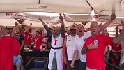 气氛先搞起来！英格兰克罗地亚球迷场外上演拉歌大战