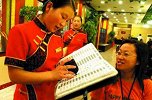 为什么客人点完菜后，服务员立马把菜单收走？今天可算弄清楚了