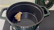黄焖鸡的家常做法，色香味俱佳，汤汁拌饭更是绝