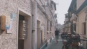 吸猫时间到！看看这位小哥是怎么专业吸猫的！