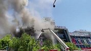 合肥火车站附近一家纺广场发生火灾 30辆消防车投入灭火