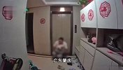男子混进小区舔女户主门前鞋子 业主：变态得很 物业管理混乱