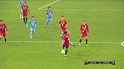 王燊超后场走神险些送礼 颜骏凌及时出击飞铲解围