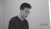 哥很早放弃学业，在外拼命赚钱供弟读大学，多年后却传来噩耗！