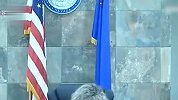 美国家暴男不满判罚，飞身跃过审判桌 当庭把女法官摁地暴打