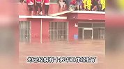 对话涿州码头镇90后铲车司机：每天五点起一点睡，少说拉了两三百人