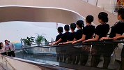 牡丹花下死做鬼也风流，我看兄弟你命里五行缺揍