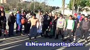 街球-15年-拳王帕奎奥野球场秀球技 三分中投弹无虚发-专题