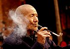 中国烟民一年死140万，吸烟的危害究竟有多大？答案没那么简单