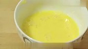 美食DIY-20111109-如何做奶味香蕉蛋羹