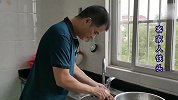 广东人做生焗三眼蟹就是鲜，做法简单4分钟出锅，一次焗2只吃过瘾