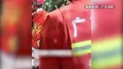 男子丛林作业被树砸伤腿，消防紧急转移伤者