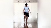 帅爆！卡卡轻松完成卫生纸挑战 最后一个动作酷毙了