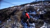 旅游-冒险者2千米阿尔卑斯山顶挑战高空走电缆线_clip