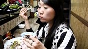 创意生活-20140417-残忍到不堪入目的日本牛蛙刺身