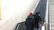 白岩松点完名，郑州火车站闲置8年电梯终于动了，网友：感谢曝光