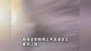 疑因地铁抢座位，老人直接坐女生身上将其挤走：你们都活不到80岁