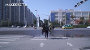 小伙自制黄金翅膀一飞冲天