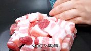 下饭菜干豆角烧五花肉，豆角劲道，肉香浓郁，地道农家味