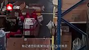 快递员街头暴力分拣一扔数米远，快递公司：店面在小区进不去