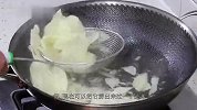 热门的年夜饭滑炒菜冬笋炒墨鱼花，鲜嫩可口色泽亮丽色香味俱全