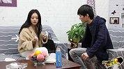 妻子假装赶飞机，却偷偷藏窗帘后，谁知看到丈夫的真面目