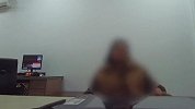42岁女子和“泰国顶流男星”网恋半年，前往奔现被阻怒斥民警：你们不懂跨国恋！