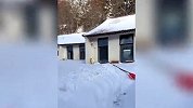 西安的雪下出东北的气势，一地积雪深达半米，村民称几十年没见过