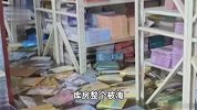 涿州多个图书仓库进水，一玻璃厂房24人被困扒窗等救援，外面水深约4米