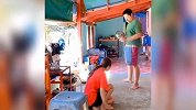 盘点猝不及防的尴尬瞬间：男子住酒店，出去丢个垃圾结果回不去了