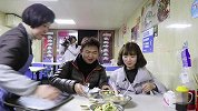 深夜放毒好去处，“琴琴知味阁”骨头汤搭配煎饺给我浓浓的家乡情