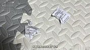 宝宝误食新衣服里的干燥剂，妈妈吓到发抖急忙抠出，送医后才安心