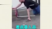天一冷就开始犯困，你们还真是什么姿势都能睡