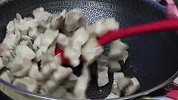 这样做的农家炖肉，比红烧肉还香还解馋，做法简单，全家都爱吃