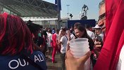 前方直击赛后的斯巴达克体育场 比利时球迷欢庆胜利太幸福