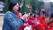 剪纸牛人！她始终坚守传统文化，几年指导了近10000名学生