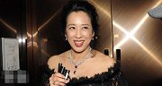 37岁郭晶晶生完三胎没有奖励，婆婆意外透露原因，不愧是豪门