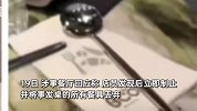 江苏一餐厅内女子用汤勺喂宠物，狗上桌吃饭并舔餐具，餐厅回应