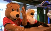 本菲卡官方发布视频欢迎拜仁熊 两只吉祥物手拉手诠释友谊第一