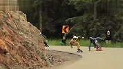牛男齐聚上演速降滑板秀