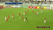 铃木优磨摆脱刘奕鸣防守横传门前 张鹭高高跃起将球托出