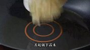 辣子炒鸡蛋做法，做法简单香味突出，拌饭拌面夹馍统统都可以搞定