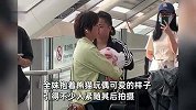 全红婵抱新玩偶到达北京！被粉丝一路跟拍，全妹贴脸开大：闪瞎我了