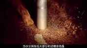 揭秘白糖工厂，先将甜菜切成土豆丝状，再注入20米高的萃取塔中