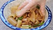 猪皮这样做不腥不油腻，做法很简单，真香