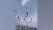 这样的极限运动你敢挑战吗？这些都是人才啊